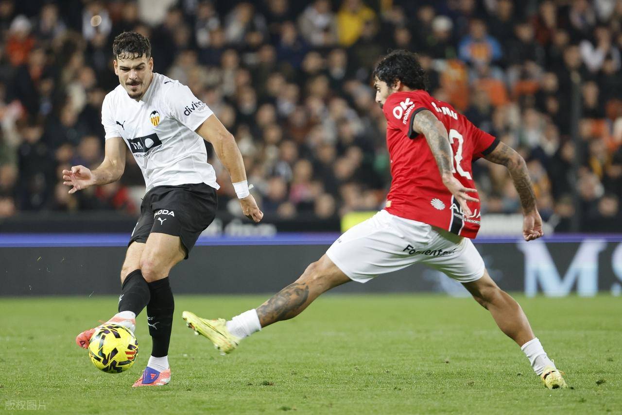 1-1，26岁皇马旧将力挽狂澜救主，率队逼平马略卡，避免西甲2连败